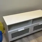 طاولة تلفزيون ايكيا