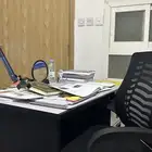 طاوله مكتبيه للبيع مع الكرسي