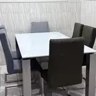 طاولة طعام 6 كراسي نضيفة