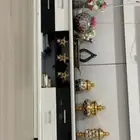 طاوله ابيض  واسود  نضيف