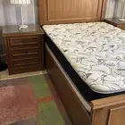 سرير مع كمدينات وتسريحه