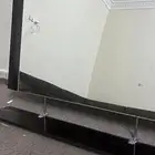 مراية تتعلق ف الجدار