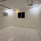 شقه بمكيفات بسطح حي طويق