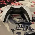 بلاستيشن 5 مع أسلاكه و يد بلاستيشن 5