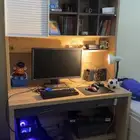 طاوله مكتبيه مع سرير مع كومادينا مع تسريحه
