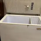 فريزر وسط نظيف للتواصل على الوات ساب