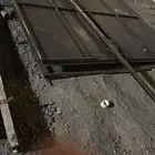 للبيع باب حديد عرضه 4 م في ارتفاع 2 م