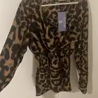 ملابس جديده نسائيه كل قطعه بعشره ريال