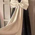 فستان للبيع مقاس 6 يعادل M