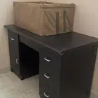 للبيع طاوله مكتبيه خشب