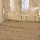 سرير أبيض من أيكيا