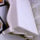 طاوله خشب تفصيل اللون بيج استخدام جدا قليل شبه جديده