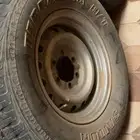 اربع جنوط بكفراتهم