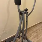 للبيع جهاز مشي هوائي منزلي بحالة ممتازة جد ا