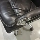مكتب وكرسي وطاوله ودولاب يصلح لمكتب