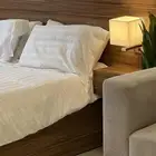 غرفة نوم وجلسة جانبية لإ.. يجار