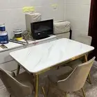 طاولة طعام