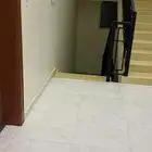 غرفة ودورة مياه ومطبخ مفروشه وجديده إنترنت مجاني وكهرباء