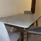 طاولة طعام