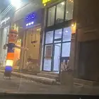 مطعم جاهز للتقبيل بجميع اغراضه موقع ممتاز جدا