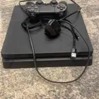 سوني فور نظيف ماتغير من قطعه شي مع سلكه ومع يد يبغى له تحدث