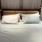 سرير كبير للبيع مع ستار