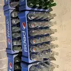 علب بيسبسي. بصندوقه