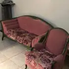 كنب نظيف جدا وخشب ثقيل جدا