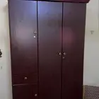 4 سراير نظيفه مع دولاب ملابس