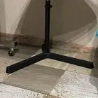 طاولة لابتوب واباجورتين