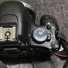 كاميرا Canon 550D مع عدسة زوم 200