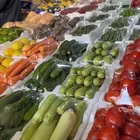 محل خضار وفواكة للبيع بكامل تجهيزاته