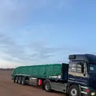 تريلة سطحة للنقل