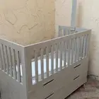 سرير اطفال ب ادراج وكفرات