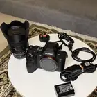 للبيع كاميرة sony A7 iv mark 4 مع عدسة جي ماستر 24mm 1.4 f