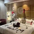 تنسيق غرف عرسان وحفلات زوجيه ورد طبيعي