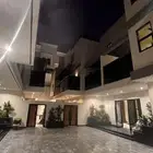للبيع شقة فاخرة في كمباوند سكني في حي الوسام