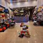 للبيع محلين كوفي و محل ورد (رخصة وسجل واحد )بموقع مميز