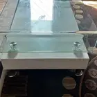 طاولة بيضاء