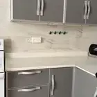 طقم مطبخ رمادي ورخام ابيض