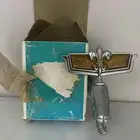 تمثال كبوت كابرس 1979