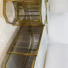 طاوله وخمس خدمه نوعها استيل على مرايه