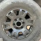 للبيع جنوط يوكن مع كفراته موديل 2007