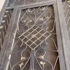 باب كراج نظيف كانه جديد