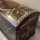 صندوق زان مزغرف بصدف و خيوط نحاس