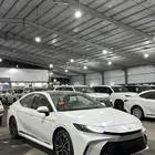 تويوتا كامري 2025 هايبرد فئة LE بانوراما سعودي ابيض لولوي