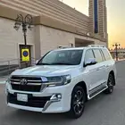 لاندكروزر تورينق 2021 V8 سعودي (مخزن) بحالة المصنع