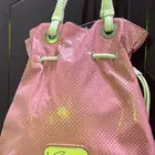 شنطة وردية من ماركة GUESS اصلية