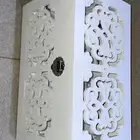 صندوق خشب وسط