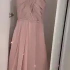 فستان وردي فخم - اشتريته بمبلغ 400 والان حبيعه ب200